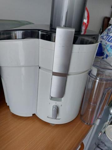 Fruitcentrifuge, kleine blender en elektrische rapper beschikbaar voor biedingen