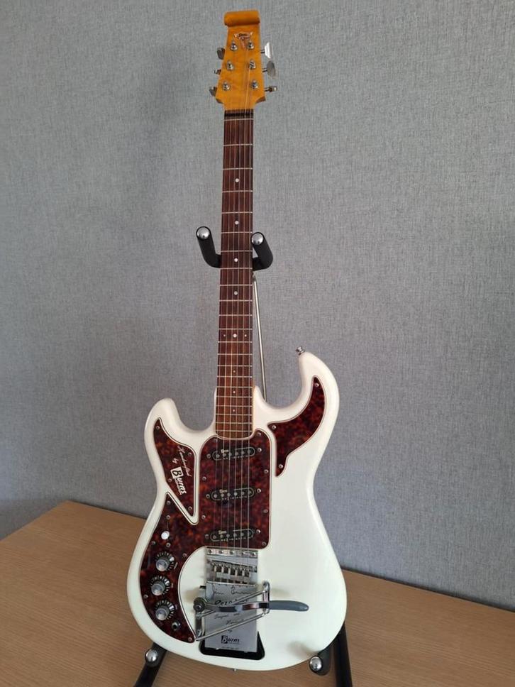 Burns "The Legend" gitaar + vox v9185 pathfinder versterker, Muziek en Instrumenten, Snaarinstrumenten | Gitaren | Bas, Gebruikt