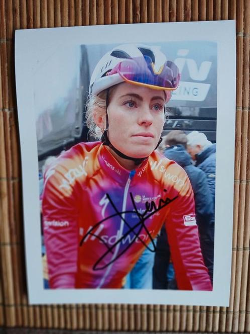 Gesigneerde foto van Demi Vollering., Sports & Fitness, Cyclisme, Neuf, Envoi