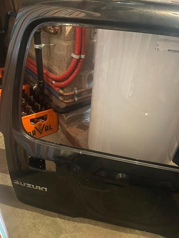Koffer suzuki jimny in goede staat. Zonder ruit. beschikbaar voor biedingen