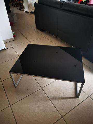 Moderne salon tafel  beschikbaar voor biedingen