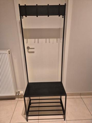 Jassen en schoenenrek - industrieel beschikbaar voor biedingen