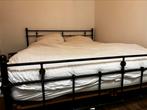 Tweepersoonsbed met ijzeren frame, Huis en Inrichting, Slaapkamer | Bedden, Ophalen, Gebruikt, Zwart, Tweepersoons