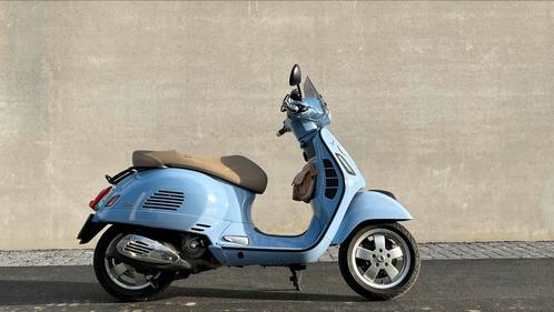 Stijlvolle Vespa GTS300 in een unieke vintage blauwe kleur, Motoren, Motoren | Piaggio, Particulier, Scooter, 12 t/m 35 kW, 1 cilinder