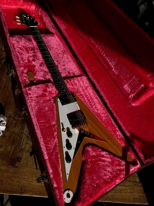 Epiphone Flying V Korina Aged Natural GAUCHER, Muziek en Instrumenten, Snaarinstrumenten | Gitaren | Elektrisch, Nieuw, Solid body