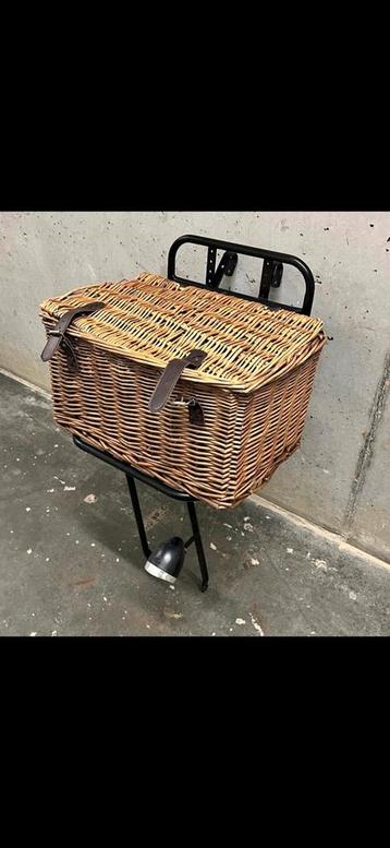 voor fietsendrager met mand rieten mand beschikbaar voor biedingen