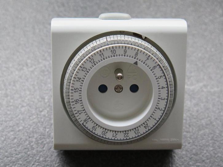 Minuteur programmateur, Bricolage & Construction, Électricité & Câbles, Comme neuf, Prise de courant, Enlèvement