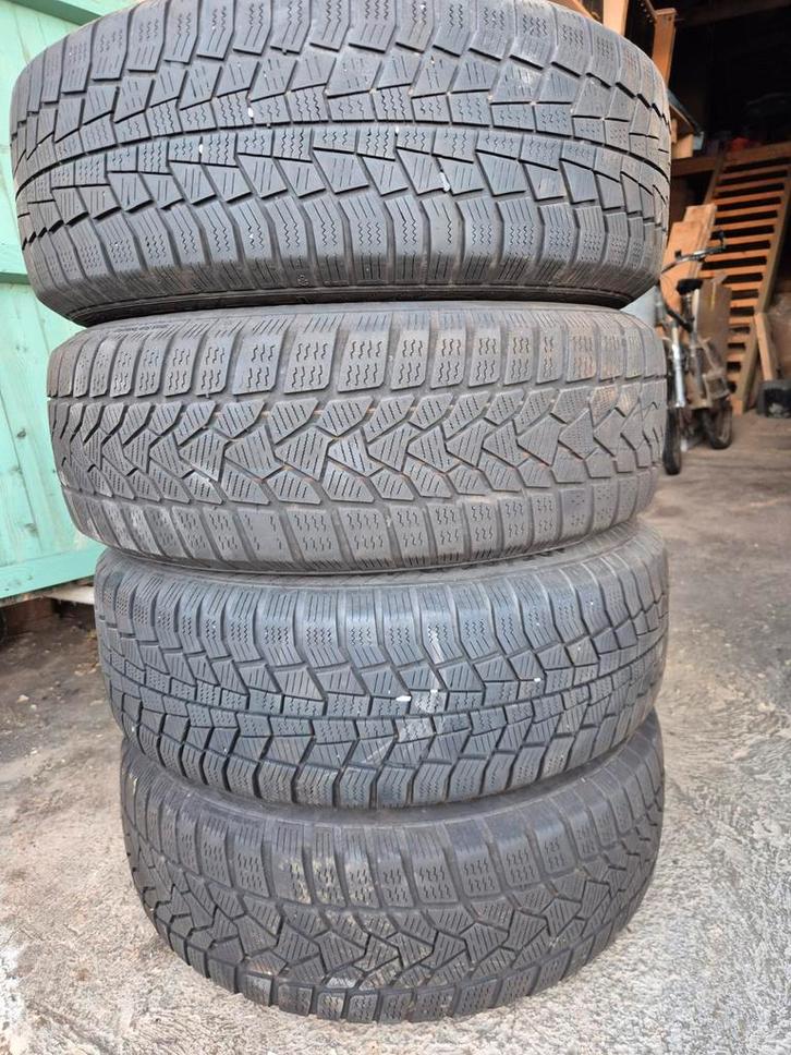 Pneus Hiver 195/65 R15 - Uniroyal + Jantes Métalliques, Autos : Pièces & Accessoires, Pneus & Jantes, Pneu(s), Pneus hiver, 15 pouces