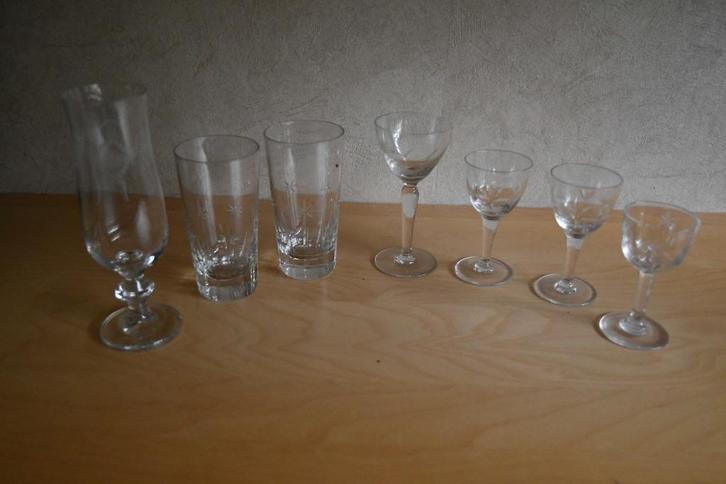 7 verfijnde glazen, Verzamelen, Glas en Drinkglazen, Zo goed als nieuw, Borrel- of Shotglas, Ophalen of Verzenden