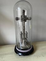 Kruis onder glazen stolp, Antiek en Kunst, Antiek | Religieuze voorwerpen, Ophalen