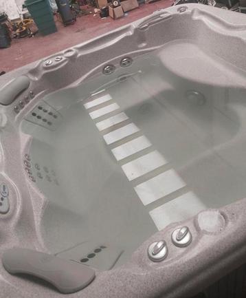 Jacuzzi : LIVRAISON ET INSTALLATION GRATUITES AVEC GARANTIE 