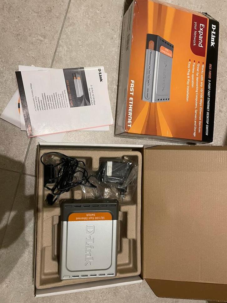 D-Link DES-1005D, Computers en Software, Netwerk switches, Zo goed als nieuw, Ophalen