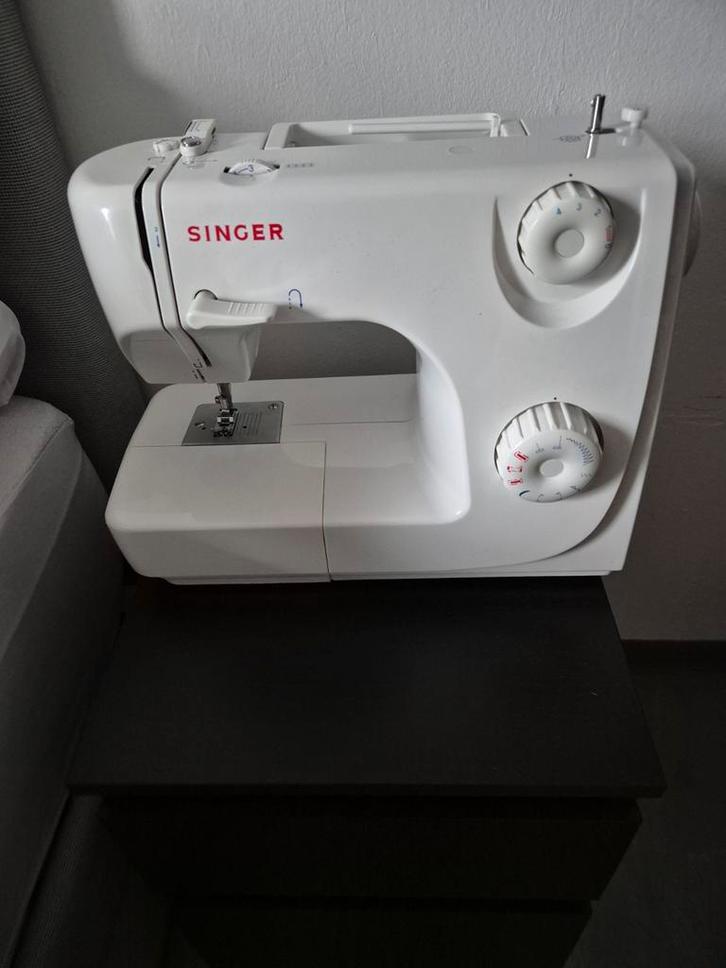 Machine à coudre singer 8280, Hobby & Loisirs créatifs, Machines à coudre & Accessoires, Machine à coudre, Singer, Enlèvement