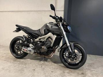 Yamaha MT09 leuke naked met Yoshimura (bj 2014) beschikbaar voor biedingen