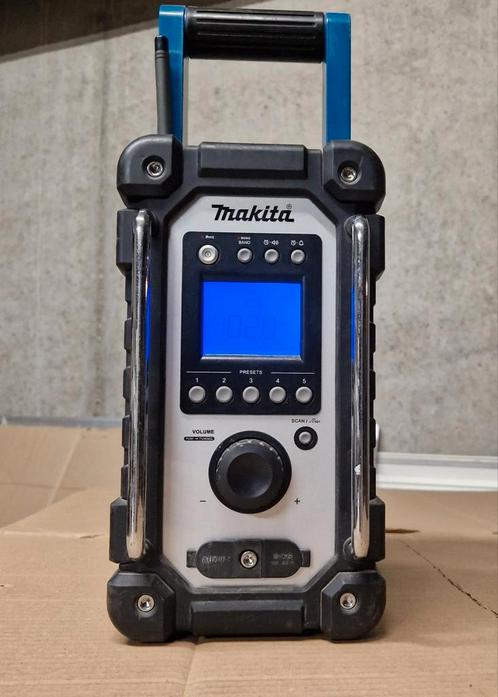 ② Radio de chantier Makita DMR107 avec batterie — Radios — 2ememain