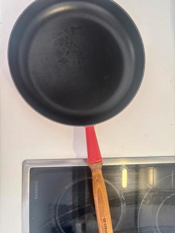 Le Creuset Koekenpan Geëmailleerd Gietijzer Houten Handvat beschikbaar voor biedingen