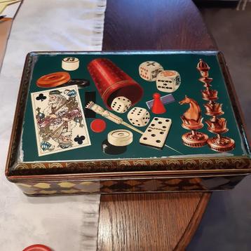 Blikken doos met print van speelkaarten  beschikbaar voor biedingen