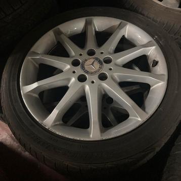 Mercedes B klasse banden en velgen 17 inch disponible aux enchères