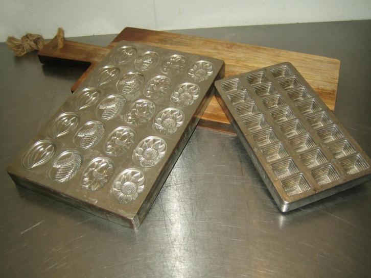 2 Zéér mooie oude Chocolade Vormen o.a. Anton Reiche, Antiek en Kunst, Antiek | Keukengerei, Ophalen of Verzenden