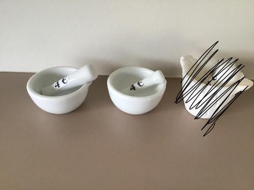 2 kleine vijzels met bijhorend potje en ander speciale items, Antiek en Kunst, Curiosa en Brocante, Ophalen of Verzenden