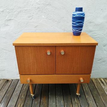 Vintage retro sideboard ladekast commode beschikbaar voor biedingen