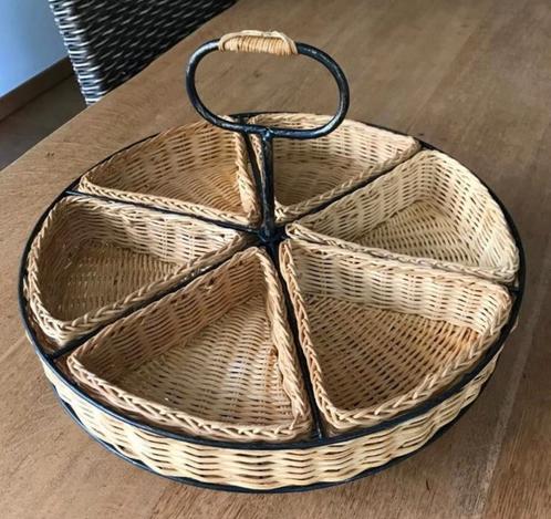 draaibare servicelade, Huis en Inrichting, Woonaccessoires | Schalen en Manden, Zo goed als nieuw, Riet, Ophalen