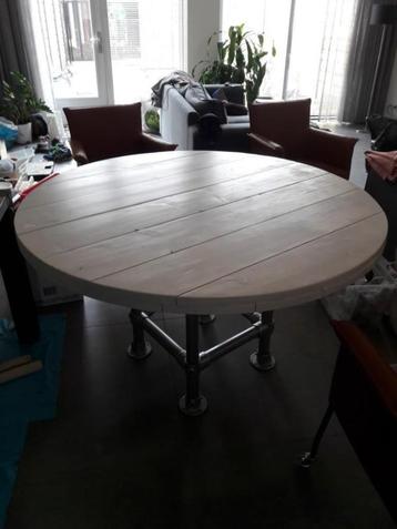 Stoere ronde eettafel steigerbuis en steigerhout ø 130 cm beschikbaar voor biedingen