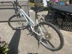 VTT vélo pour ado specialized, Fietsen en Brommers, Fietsen | Mountainbikes en ATB, 45 tot 49 cm, Geen vering, Ophalen, Gebruikt