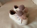 Chaussures basket à pompons pour bébé - enfant : Taille 23, Enfants & Bébés, Vêtements de bébé | Chaussures & Chaussettes, Utilisé