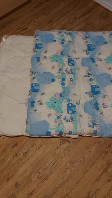 2 donsdeken baby bedje beschikbaar voor biedingen
