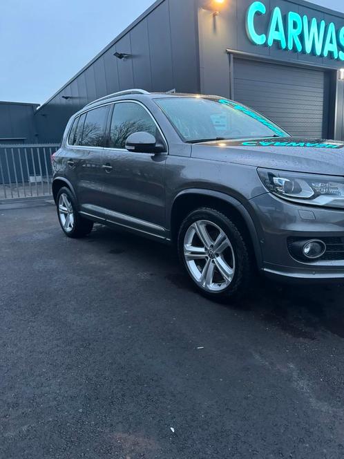 Volkswagen Tiguan R-LINE volledige opties, Auto's, Volkswagen, Particulier, Tiguan, Benzine, Automaat, Zwart, Ophalen