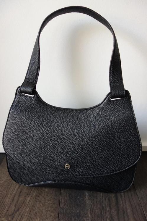 Sac à rabat cuir noir "AIGNER" Envoi compris, Handtassen en Accessoires, Tassen | Damestassen, Gebruikt, Zwart, Verzenden