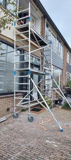 Steiger NIEUWSTAAT--zeer compleet--met 2x vloer met luik--, Ophalen of Verzenden, Zo goed als nieuw, Rolsteiger of Kamersteiger