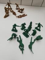 17 grotere miniatuur soldaten, Hobby en Vrije tijd, Ophalen of Verzenden