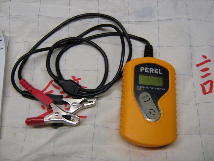 VEND ANALYSEUR VOITURE POUR BATT-12V,, Bricolage & Construction, Instruments de mesure, Comme neuf, Capacité, volume, Enlèvement