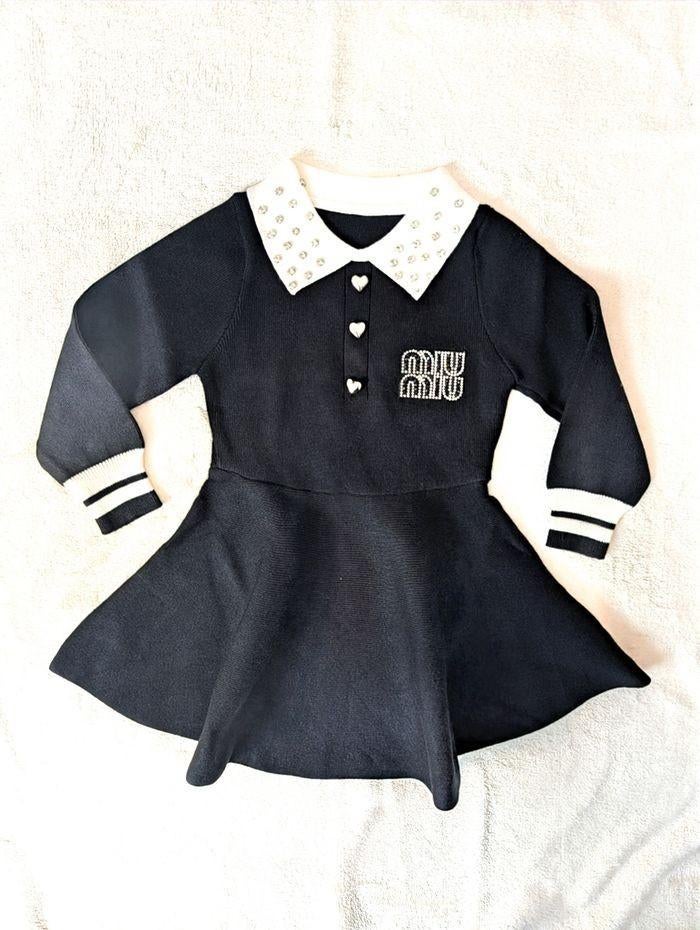 Meisjesjurken in nieuwstaat verpakt in blisterverpakking, Kinderen en Baby's, Kinderkleding | Maat 140, Nieuw, Jurk of Rok, Miumiu