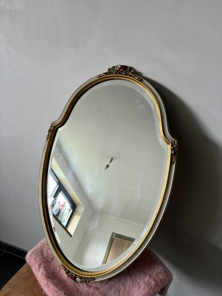 Miroir ancien, Enlèvement