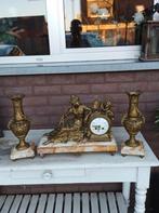 Oude schouw klok met vaasjes, Ophalen