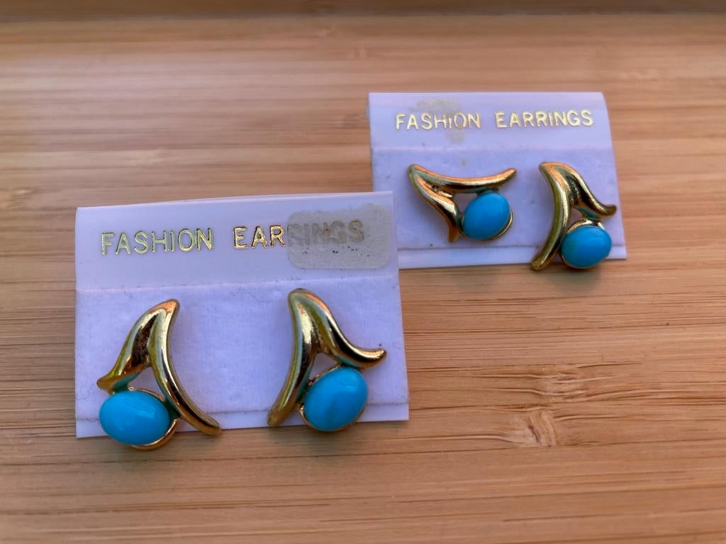 Nieuwe oorbellen goudkleurig en blauw, Handtassen en Accessoires, Oorbellen, Ophalen, Overige materialen, Blauw, Nieuw