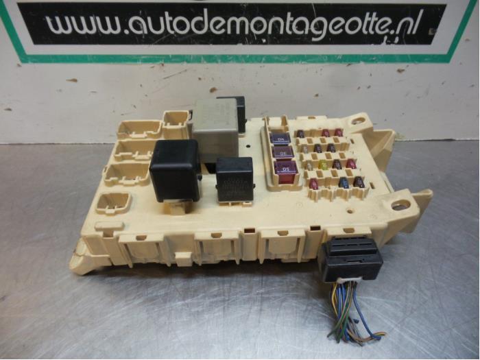 Zekeringkast van een Toyota Yaris (Yaris 1 00-), Auto-onderdelen, Elektronica en Kabels, Toyota, Gebruikt, 3 maanden garantie