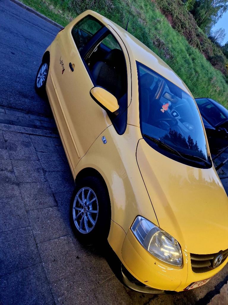 Vw fox 1.2, Autos, Volkswagen, Particulier, Fox, Essence, Autre carrosserie, 3 portes, Boîte manuelle, Jaune, Noir, Autre, Carnet d'entretien