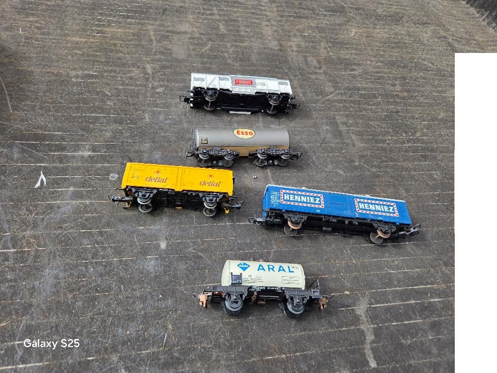 LOT DE 5 WAGONS DE MARHANDISES HO  , Verzenden, Zo goed als nieuw, Gelijkstroom of Wisselstroom, Rails