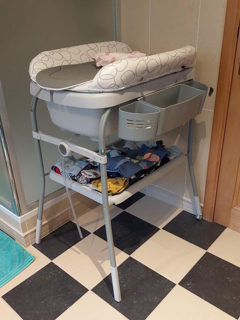 Table à langer de marque Chicco, bac de lavage & rangements, Enfants & Bébés, Enlèvement, Comme neuf, Autres types, Autres marques