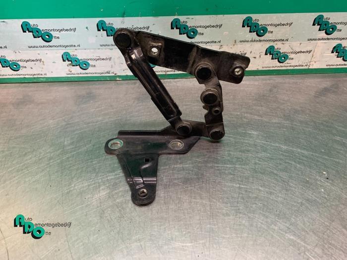 Charnière capot d'un Seat Altea (Altea 05-), Autos : Pièces & Accessoires, Autres pièces automobiles, Seat, Utilisé, 3 mois de garantie