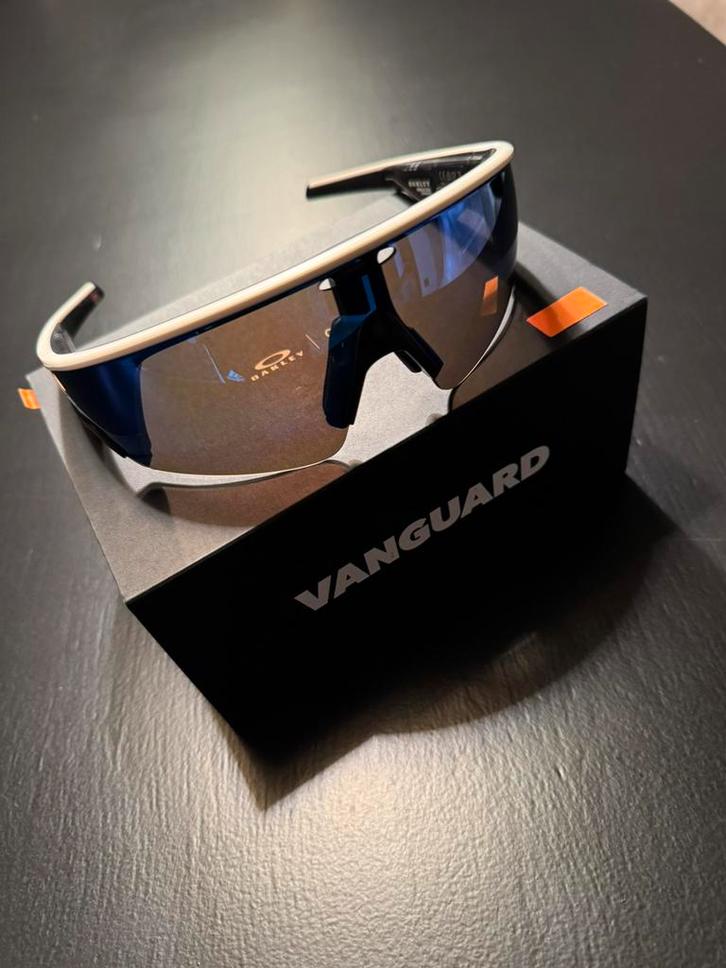 Oakley Vanguard, Handtassen en Accessoires, Zonnebrillen en Brillen | Heren, Nieuw, Zonnebril, Oakley, Wit, Ophalen of Verzenden