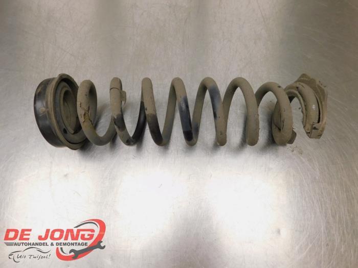 Schroefveer achter van een BMW 1-Serie, Auto-onderdelen, Ophanging en Onderstel, BMW, Gebruikt, 3 maanden garantie, Ophalen of Verzenden