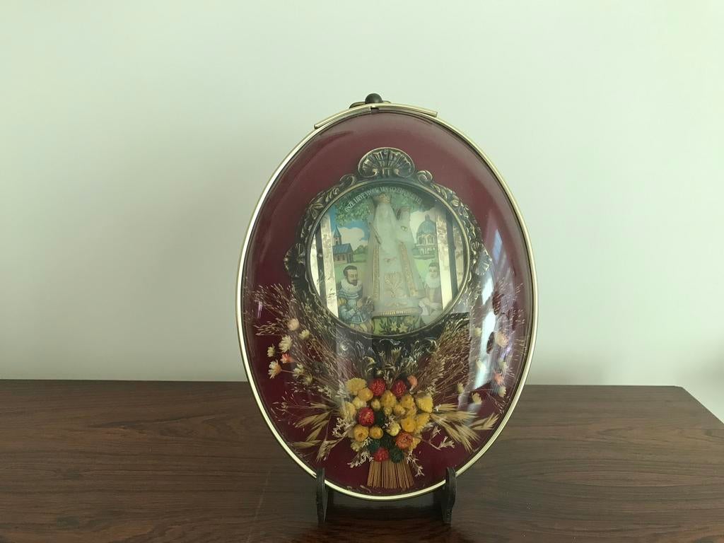 Grote lijst ovaal decor Scherpenheuvel droogbloemen bol glas, Antiek en Kunst, Antiek | Religieuze voorwerpen, Ophalen of Verzenden