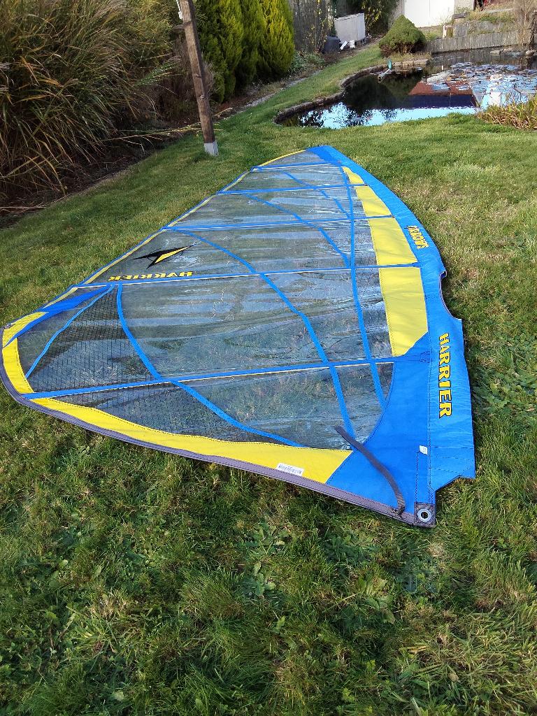 Voile de planche neuve Harrier 6.1 avec camber, Sports nautiques & Bateaux, Planche à voile, Comme neuf, Voile, Avec sac de transport