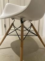 Chaise en plastique Vitra Easme Blanc, Maison & Meubles, Vitra Easme, Enlèvement, Utilisé, Bois