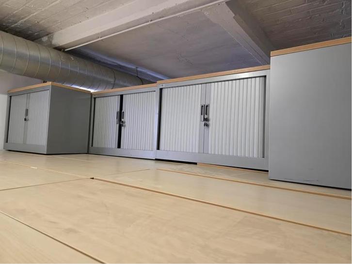 PROMO metalen kledingkast met schuifdeur + legplank., Huis en Inrichting, Woonaccessoires | Etagères, Zo goed als nieuw, Ophalen of Verzenden